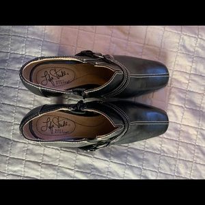 Women’s black heels